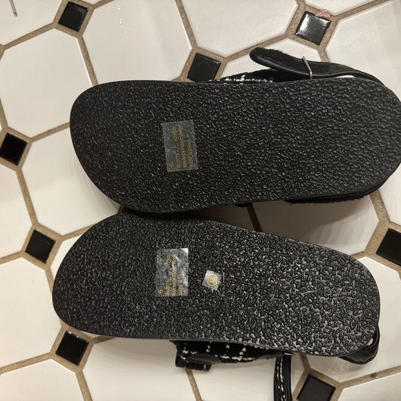 Sandals from ascot + hart - Picture 2 of 6